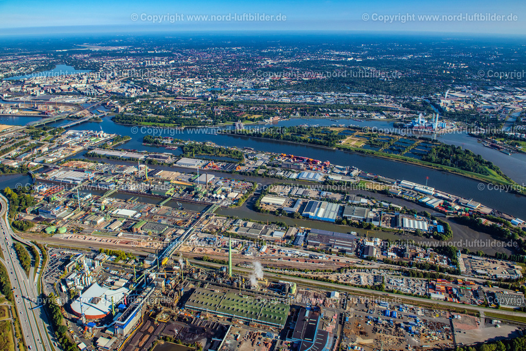 Hamburg_Peute_Gewerbegebiet_ELS_3806220922 | HAMBURG 22.09.2022 Industrie- und Gewerbegebiet an der Peutestraße - Hovestraße - Müggenburger Hauptdeich entlang des Flussverlaufs der Norderelbe im Ortsteil Veddel in Hamburg, Deutschland. // Industrial and commercial area on Peutestrasse - Hovestrasse - Mueggenburger Hauptdeich in the district Veddel in Hamburg, Germany. Foto: Martin Elsen