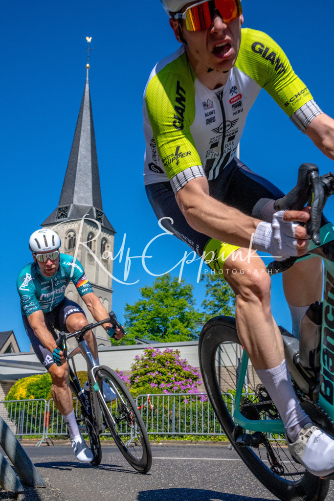 Spurt in den Mai 2026 - Großer Preis der Sparkasse Neuss | Annual one-day road cycling race "Großer Preis der Sparkasse Neuss" held in Büttgen, Germany, organized by VfR Büttgen 1912 e.V. The event features multiple races across all age categories from U11 youth to Elite men. - Realisiert mit Pictrs.com