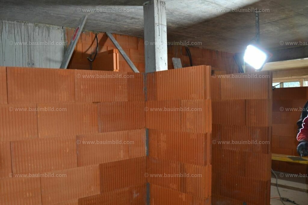 bib-lg07-mauerarbeiten-0230 | Nach LV-Leistungsgruppen sortierte Detailfotos über den Bau eines Hauses. Alle Hausbau-Bilder direkt vom Urheber und Autor der Website Haus-Selber-Bauen.com