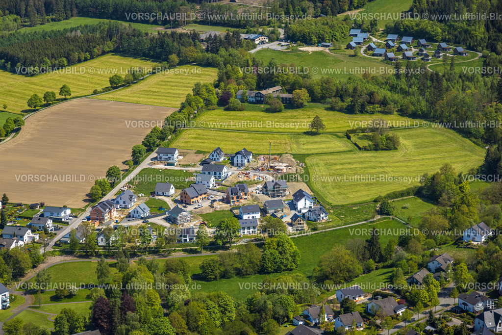 Schmallenberg230506385 | Luftbild, Baustelle mit Neubau einer Wohnsiedlung An der Viehbahn, Schmallenberg, Sauerland, Nordrhein-Westfalen, Deutschland