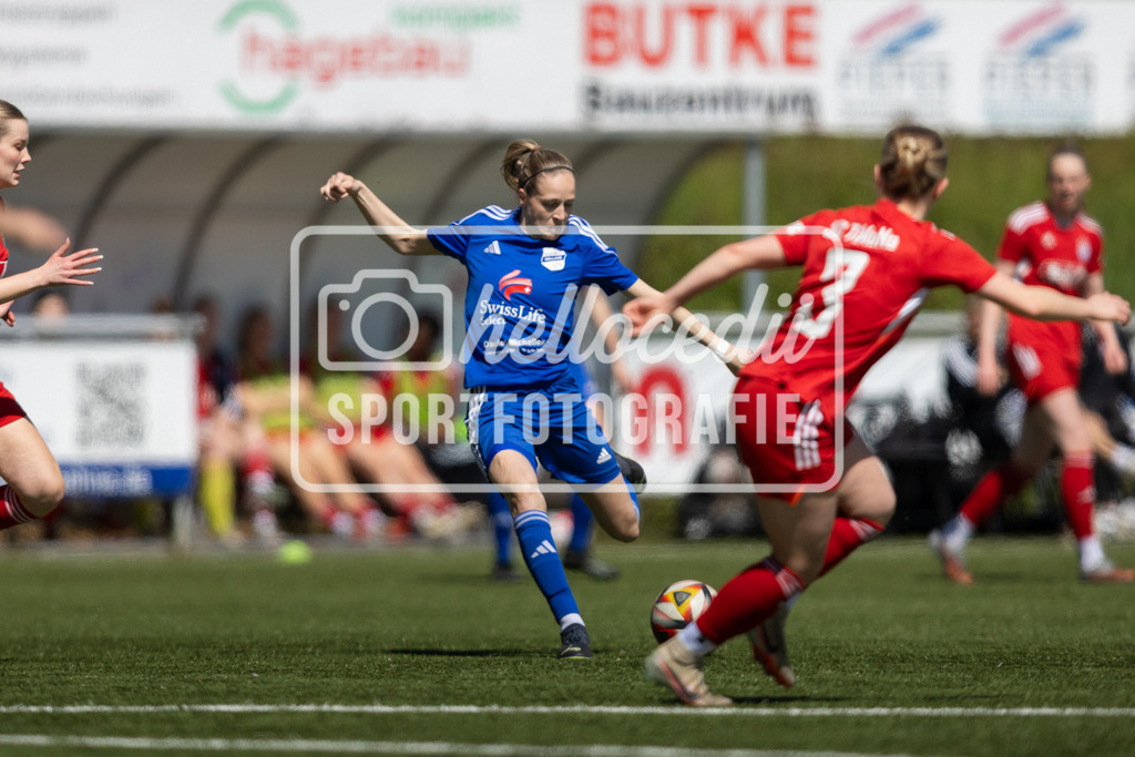 Hollage_TiMoNo_2026-9 | Denise Fietz (14, BW Hollage) schießt auf das Tor. - Realisiert mit Pictrs.com