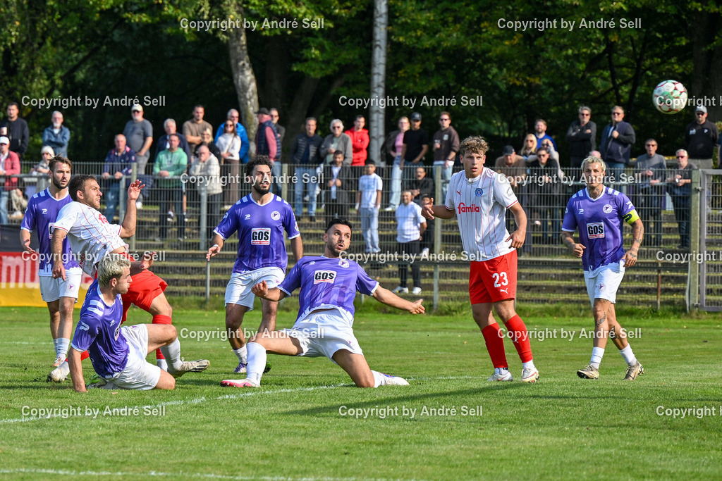 VfR Neumünster vs Holstein Kiel II | Jan Lippegaus (VfR #3) &amp; Geart Latifi (VfR #33) vs Len Kloppenburg (Holstein #5) &amp; Kian Tack (Holstein #23) / Fußball-Oberliga Männer 2026/2027 / VfR Neumünster vs Holstein Kiel II / Grümmi-Arena / Neumünster / 27.09.26 - Realisiert mit Pictrs.com