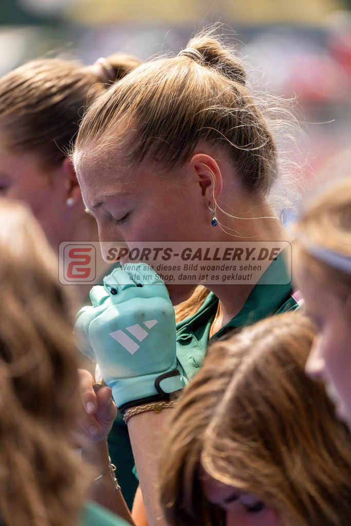 Final4_20250531-1326-HK107688 | Krefeld, Deutschland, 31.05.2025:  Feldhockey Final4 2025 – „Deutsche Feldhockey-Meisterschaften 2025“ im Gerd-Wellen-Hockeyanlage am 31.05.2025 in Krefeld, Deutschland. (Foto von Kramhöller/Fehrmann/Kaste)Krefeld, Germany, 31.05.2025: Feldhockey Final4 2025 – „Deutsche Feldhockey-Meisterschaften 2025“ in Gerd-Wellen-Hockeyanlage at 31.05.2025 in Krefeld, Deutschland. (Foto from Kramhöller/Fehrmann/Kaste)
