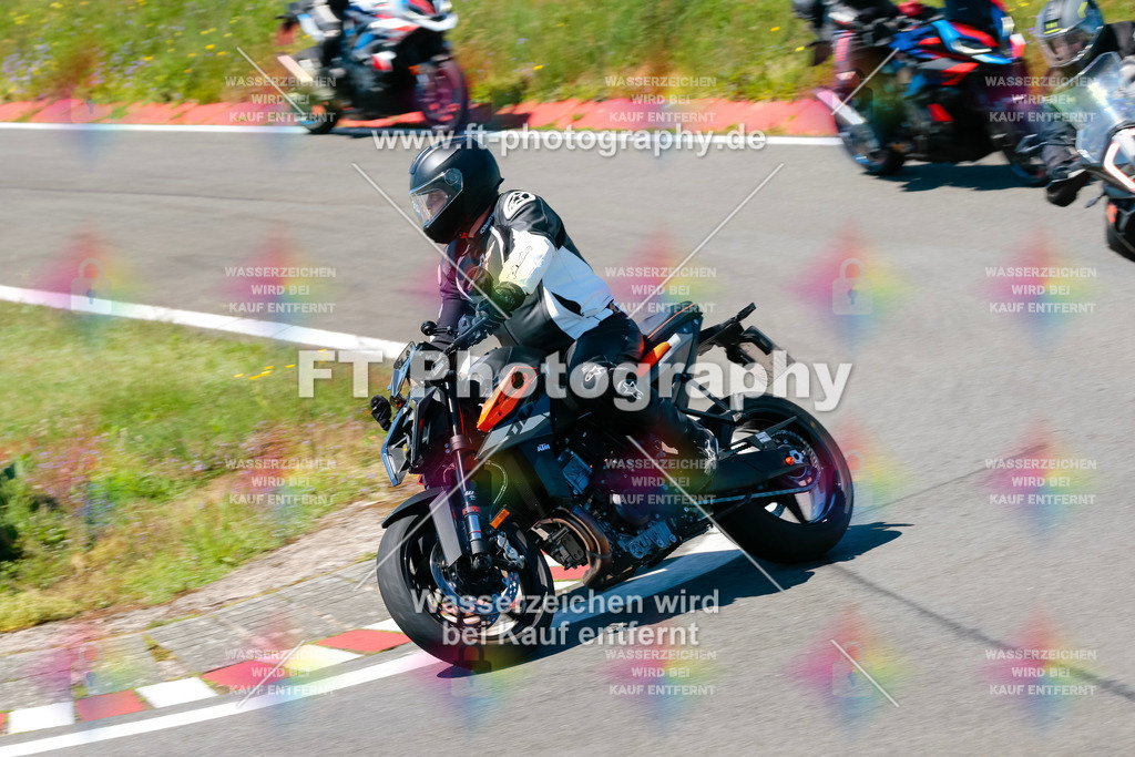 Moto-TeamOBK-21904 | Hier findet Ihr Bilder von Touristenfahrten auf der Nürburgring Nordschleife oder von anderen Veranstaltungen die ich besucht habe. Viel Spass beim Durch Schauen 