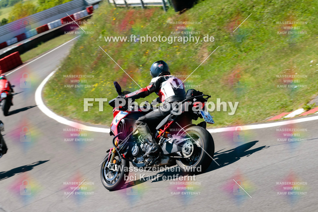 Moto-TeamOBK-21924 | Hier findet Ihr Bilder von Touristenfahrten auf der Nürburgring Nordschleife oder von anderen Veranstaltungen die ich besucht habe. Viel Spass beim Durch Schauen 