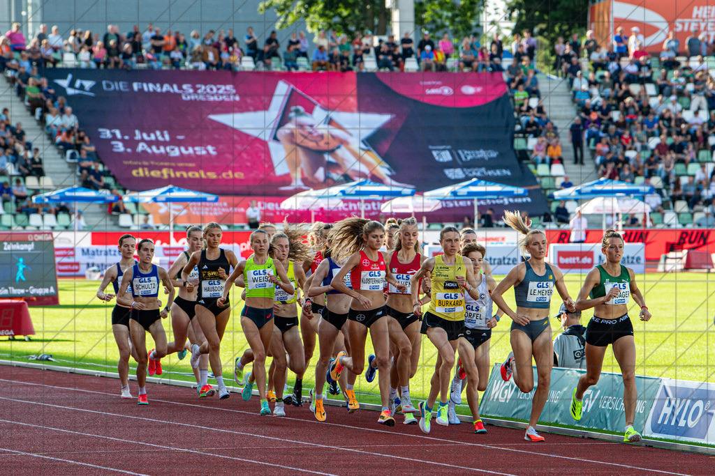 DIE FINALS 2025 | Dt. Leichtathletik Meisterschaft | 5000m Damen | //  01.08.25: DIE FINALS 2025 | Dt. Leichtathletik Meisterschaft | 5000m Damen / Dresden / Deutschland  //   CREDIT:www.bullenfotos.de, Martin König, Hörner Weg 40, D-49078 Osnabrück, +4917663732967 // Nutzung und Weitergabe nur zu den vereinbarten Zwecken. Presseanfragen an Ersteller. Alle Rechte beim Ersteller. Honorierung nach MFM. - Realisiert mit Pictrs.com