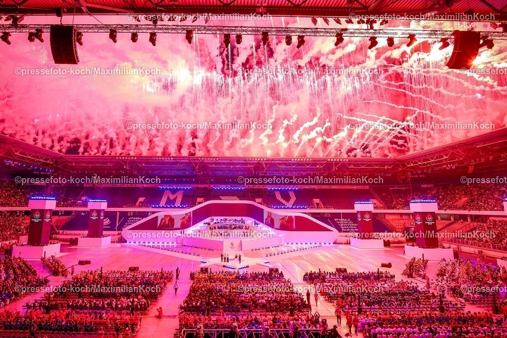 FISU16072501044 | 16.07.2025, Duisburg, FISU World University Games Summer, Rhine-Ruhr 2025, Opening Ceremony, Schauinsland-Reisen-Arena: Ministerin für Arbeit und Soziales, Bärbel Bas, eröffnet offiziell die Spiele Feature Innenansicht Feierliche Eröffnung der FISU in der Arena. übersicht übersichtsbild Impression Symbolbild Symbolisch Feuerwerk 