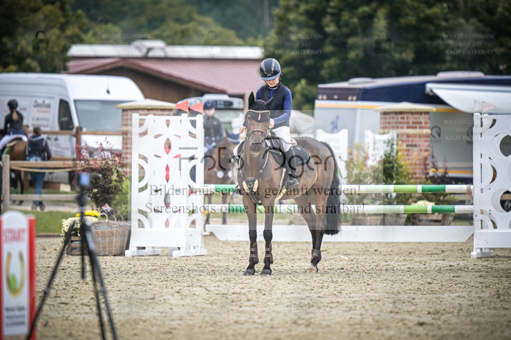 DOS_1814 | Entdecke hochwertige Reitturnierfotos von Foto Oger. Professionell, emotional und authentisch – jetzt Lieblingsmomente im Shop bestellen. - Realisiert mit Pictrs.com