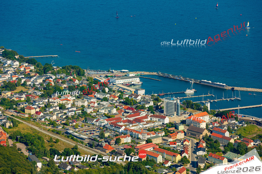 Luftbild der Stadt Sassnitz - Die Luftaufnahme wurde 2025 vom UL-Flugzeug heraus erstellt ( keine Drohne ) - Hochauflösende Luftaufnahme - für professionelle Ausdrucke geeignet. Die Geschenkidee !Hier alle&nbsp;Infos zur Lizenzierung der LuftaufnahmeWir fliegen auch dieses Jahr wieder in Ihre Region um Luftbilder zu erstellen.- Luftbild anfragen