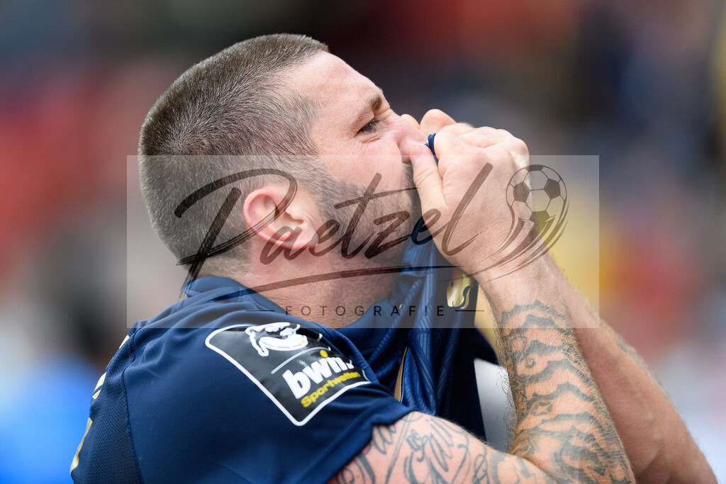 EBSTSV20210828_072 | Fussball, Herren: Sascha Moelders (TSV 1860 Muenchen) Torjubel, jubelt nach seinem Treffer zum 0:1 beim Spiel der 3. Liga zwischen Eintracht Braunschweig und TSV 1860 Muenchen im Eintracht-Stadion am 28.08.2021 in Braunschweig, Deutschland.DFB / DFL REGULATIONS PROHIBIT ANY USE OF PHOTOGRAPHS AS IMAGE SEQUENCES AND/OR QUASI-VIDEO. - Realisiert mit Pictrs.com