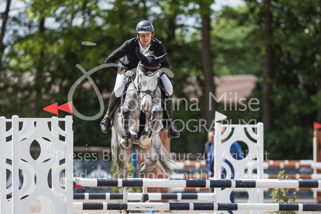 250506_Mühlen_SprPf-L1-301 | Deine schönsten Turniermomente als professionelle Fotos! Entdecke hochwertige Pferdesport-Fotografie im Online-Shop. Jetzt Fotos finden & bestellen!