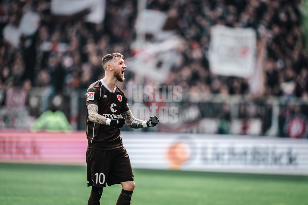 Fußball | Männer | Saison 2023/2024 | 2. Fußball-Bundesliga | 27. Spieltag | FC St. Pauli vs. SC Paderborn 07 | 31.03.2024 | sportfotografie mit justus stegemann