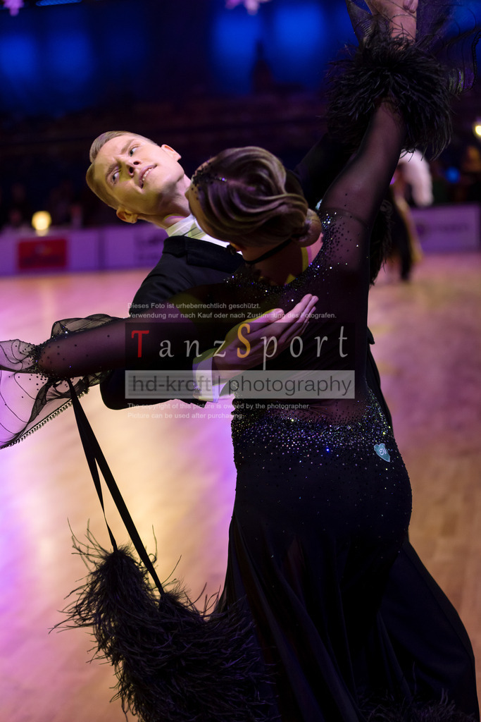 20241215_WDSF_Int_Open_Std-Riga-9323 | Tanzsportbilder, Standardtanz, Lateintanz, WDSF, DTV, LTVB, dancecomp, goc, hessen tanzt, blaues band der spree, walzer, tango, wiener walzer, slowfox, quickstepp, samba, rumba, cha-cha-cha, paso doble. jive, hd-kroft photography, turniertanzsport