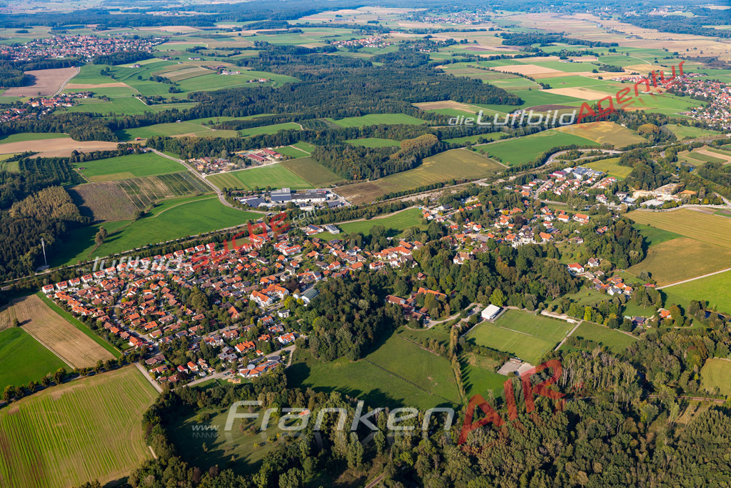 Aktuelles Luftbild von  Greifenberg - Die Luftaufnahme wurde 2020 mittels UL-Flugzeug erstellt ( keine Drohne ) - hochauflösende Kamera-Systeme von  Canon -Beste Qualität - Für grossformatige Ausdrucke geeignet. Die Geschenkidee !