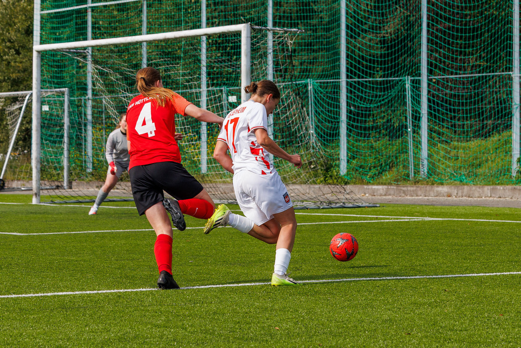 FCHHÜT_251003_4857 | 1.FC Heidenheim 1846 II vs. TSV Hüttlingen, Fußball, Frauen, Bezirkspokal, 2025/2026, 1.Runde, 03.10.2025 in Mergelstetten, Sportplatz 2(Foto: Michael Bulling) - Realisiert mit Pictrs.com