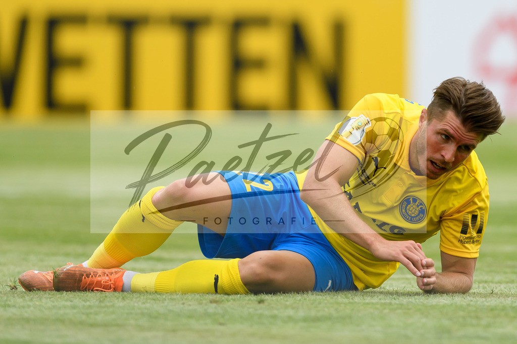 LLELEV20210807_005 | Fussball, Herren: Maik Salewski (1. FC Lokomotive Leipzig) enttaeuscht beim Spiel der 1. Runde im DFB-Pokal zwischen 1. FC Lokomotive Leipzig und Bayer 04 Leverkusen im Bruno-Plache-Stadion am 07.08.2021 in Leipzig, Deutschland.DFB / DFL REGULATIONS PROHIBIT ANY USE OF PHOTOGRAPHS AS IMAGE SEQUENCES AND/OR QUASI-VIDEO. - Realisiert mit Pictrs.com