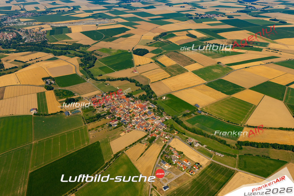 Das Luftbild zeigt :  Hemmersheim - Die Luftaufnahme wurde 2023 vom UL-Flugzeug aus erstellt ( keine Drohne ) - Hochauflösende Luftaufnahme - Für grossformatige Ausdrucke geeignet. Die Geschenkidee !Mit Lizenz und Bildrechte bestellbar