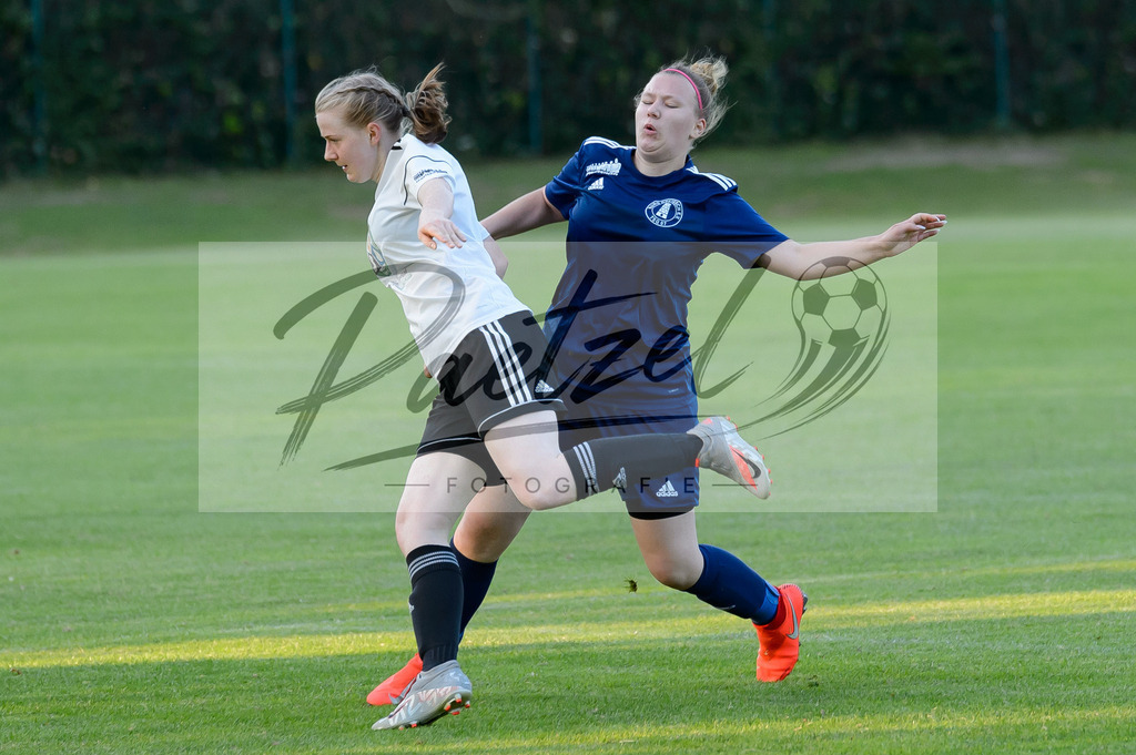 GREBES20210719_017 | Fussball, Frauen:   beim Spiel der 1. Kreisklasse zwischen TSG 07 Burg Gretesch IV und TuS Bad Essen im TSG-Sportpark am 19.07.2021 in Osnabrueck, Deutschland. - Realisiert mit Pictrs.com