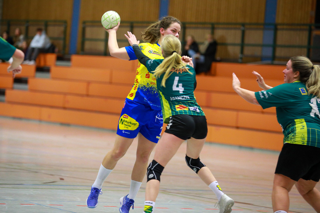 SVN_ SVFriedrichsfeld_141224_044 | Bildergalerie von Sport-Ereignissen aber auch von weiteren spannenden Dingen - nicht nur vom Niederrhein. In Anlehnung an den bekannten Spruch von Hanns Dieter Hüsch heißt das Motto: "Niederrhein ist überall".  - Realisiert mit Pictrs.com