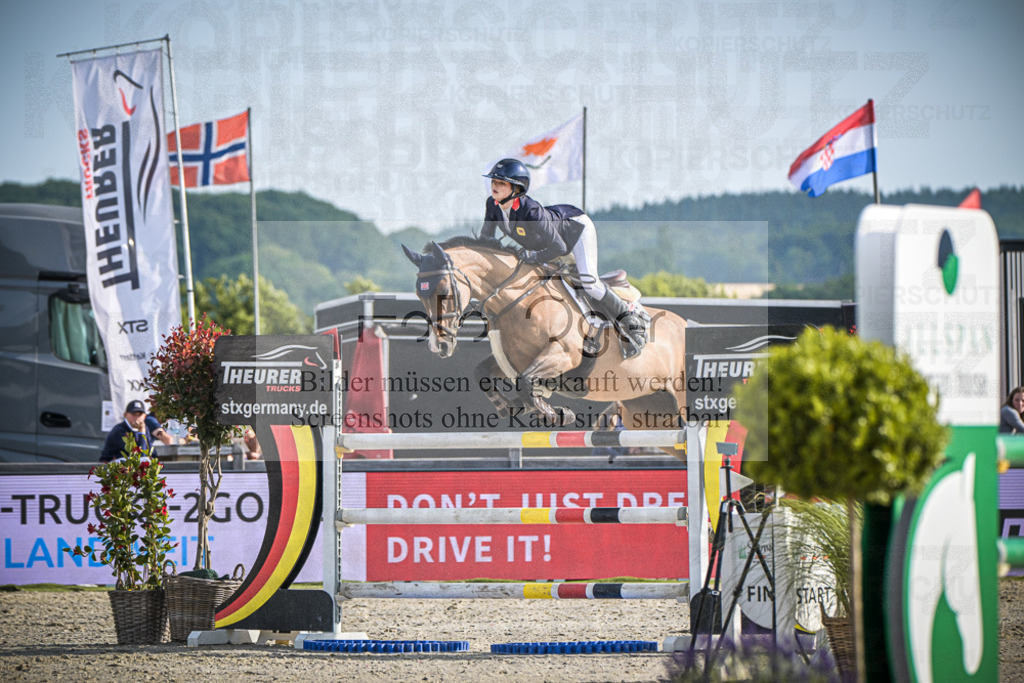 DOS_9510 | Entdecke hochwertige Reitturnierfotos von Foto Oger. Professionell, emotional und authentisch – jetzt Lieblingsmomente im Shop bestellen.Deutschlandweite Turnierfotografie. - Realisiert mit Pictrs.com