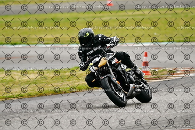 25bt02-0003 | markuskiefer.com - Realisiert mit Pictrs.com