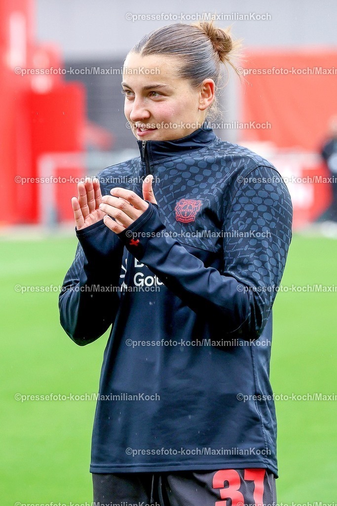 xsscx17052601069 | 17.05.2026, xsscx, Frauen Fussball, Bayer 04 Leverkusen - Werder Bremen, 1. Fussball Bundesliga, 26. Spieltag, Ulrich-Haberland-Stadion, Saison 2025 2026: Carlotta Wamser (Bayer Leverkusen #37) DFB regulations prohibit any use of photographs as image sequences and or quasi-video. Photo: xSandraxScherningxPressefotoKochx