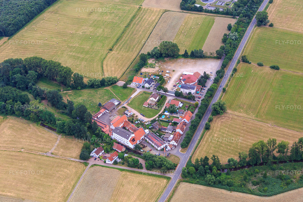 Luftbild: Neumühle mit Mühlenladen Fuchsmühle und Jürgen Hans GmbH in Offenbach an der Queich im Bundesland Rheinland-Pfalz in Deutschland. Foto: IMG_092163.jpg vom 16.07.2016 durch Werner Riehm/FLY-FOTO.deWWW.JUERGENHANS.DE
