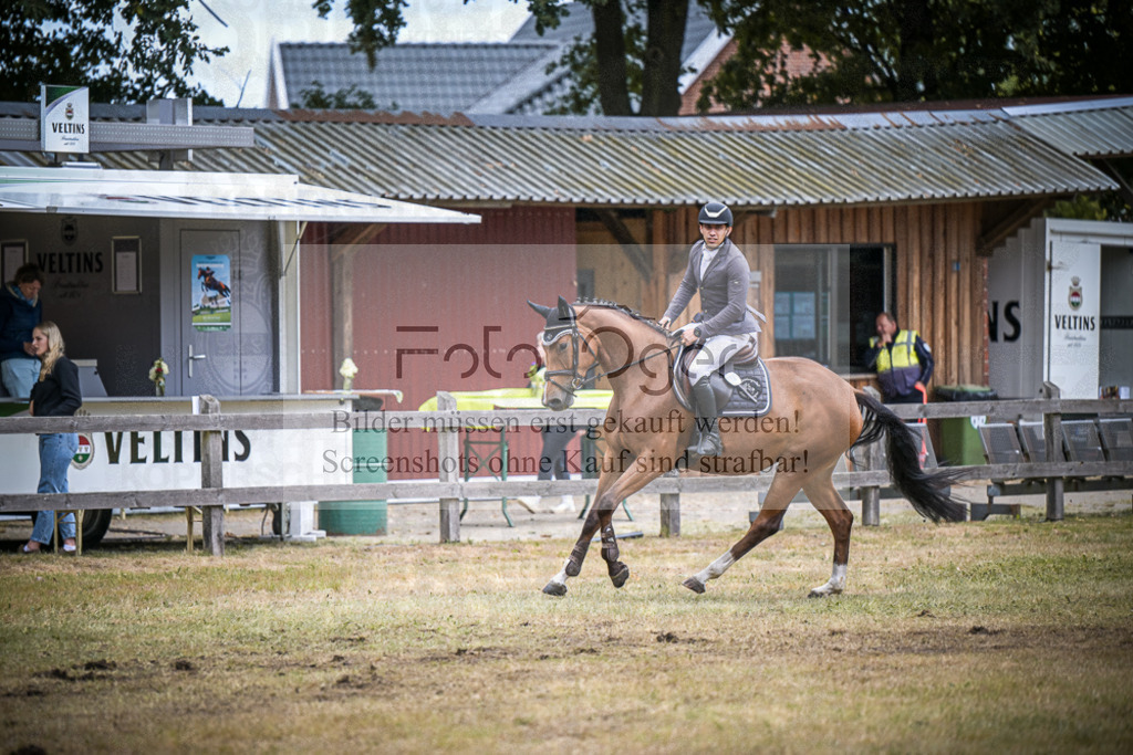DOS_0122 | Entdecke hochwertige Reitturnierfotos von Foto Oger. Professionell, emotional und authentisch – jetzt Lieblingsmomente im Shop bestellen.Deutschlandweite Turnierfotografie. - Realisiert mit Pictrs.com