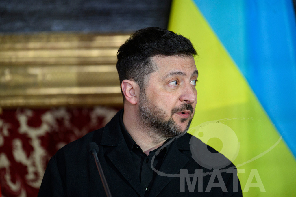 _DWA0399 | Politiker Wolodymyr Selenskyj, Präsident der Ukraine, iwährend eines Pressestatements in der Münchner Residenz vor der Verleihung des Ewald-von-Kleist-Preises.Der diesjährige Ewald-von-Kleist-Preis wird am Rande der Münchner Sicherheitskonferenz 2026 an das ukrainische Volk vergeben. München, 14.02.2026 Bayern Deutschland - Realisiert mit Pictrs.com