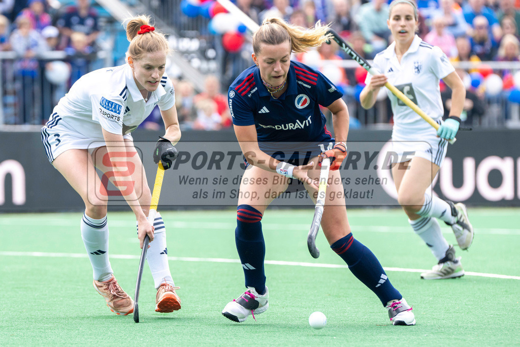 Final4_20240519-1203-0062 | Bonn, Deutschland, 19.05.2024: Annika Marie Sprink (Duesseldorfer HC), Aina Lilly Kresken (Mannheimer HC) in Aktion waehrend des Spiels der Deutsche Feldhockey-Meisterschaften 2024 zwischen Final 4 Damen Finale Düsseldorfer HC - Mannheimer HC im Bonner THV am 19.05.2024 in Bonn, Deutschland. (Foto von Stephan Fehrmann)

Bonn, Germany, 19.05.2024: Annika Marie Sprink (Duesseldorfer HC), Aina Lilly Kresken (Mannheimer HC) in action during the game of Deutsche Feldhockey-Meisterschaften 2024 between Final 4 Damen Finale Düsseldorfer HC - Mannheimer HC in Bonner THV at 19.05.2024 in Bonn, Deutschland. (Foto from Stephan Fehrmann)