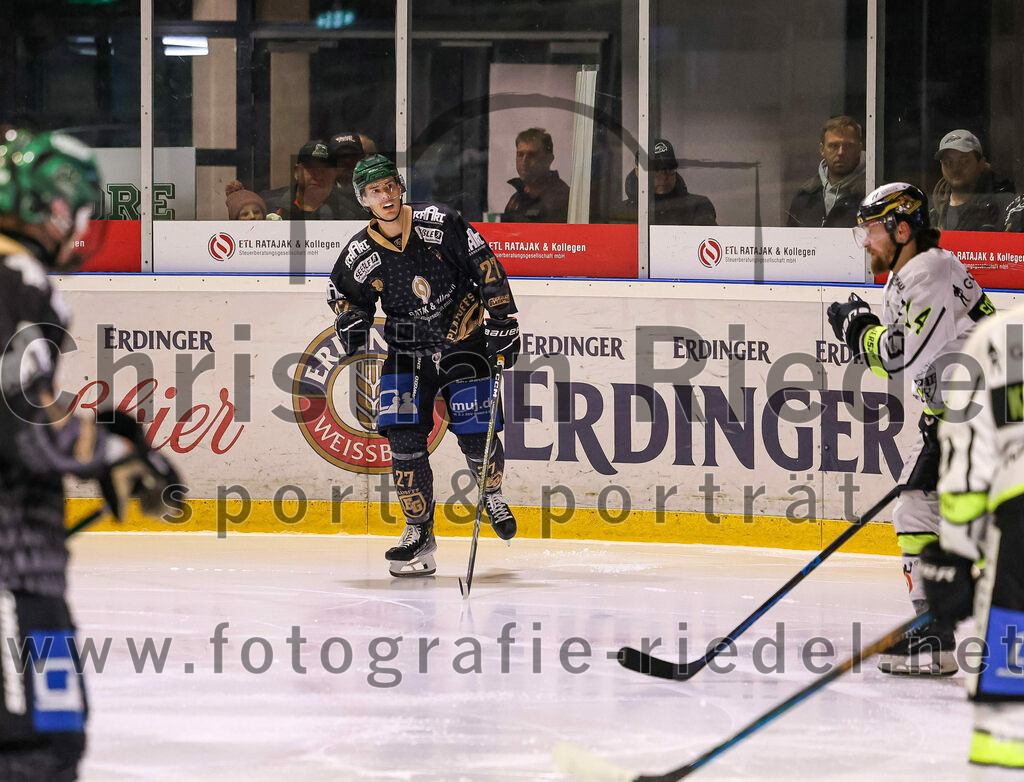 2024-03-01_018_TSV_Erding_gegen_ERSC_Amberg | Erding, Deutschland, 01.03.2024:
Eishockey, Bayernliga Playoffs 2023 / 2024, 5. Spieltag, TSV Erding gegen ERSC Amberg, Endergebnis: 9:0

Mark Waldhausen (Erding Gladiators, #27)

Foto: Christian Riedel / fotografie-riedel.net
