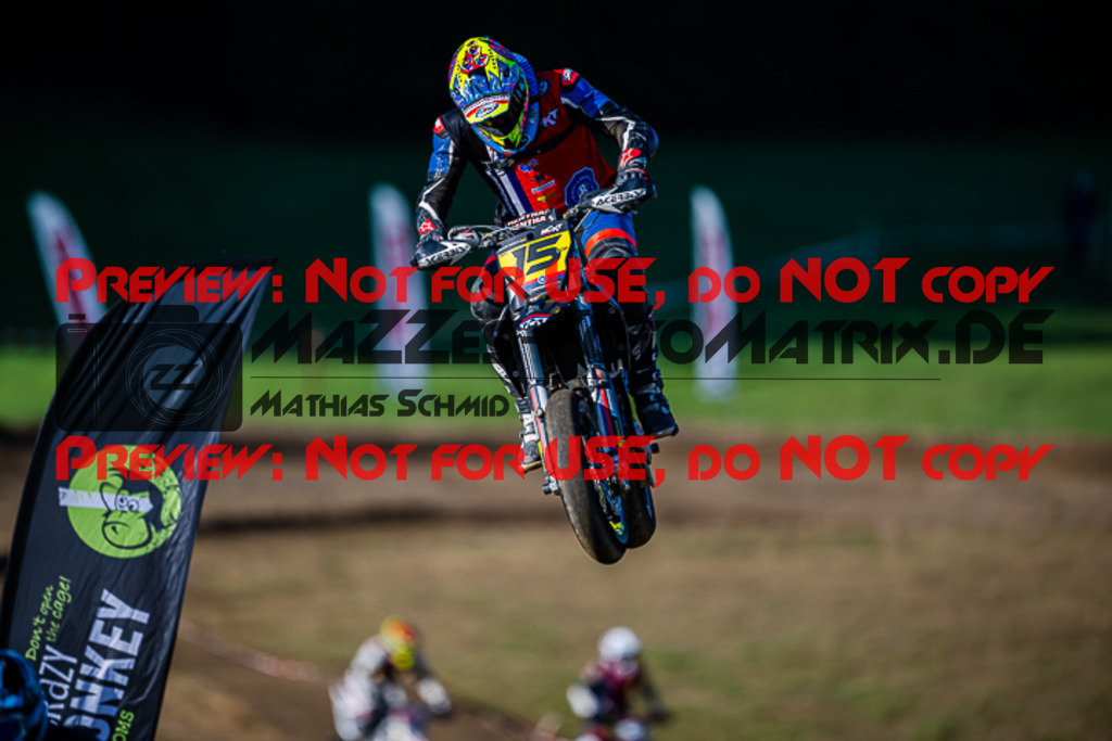 MaZZes_FotoMatrix_220903_9000 | UE40