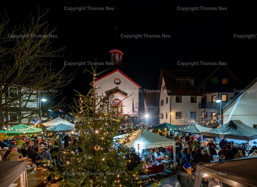 Gronau_Weihnachtsmarkt_-Fotografie_Thomas-Neu-10 | ,Gronau, Weihnachtsmarkt in der Dorfmitte, Kirche St. Anna Gronau, Bild: Thomas Neu