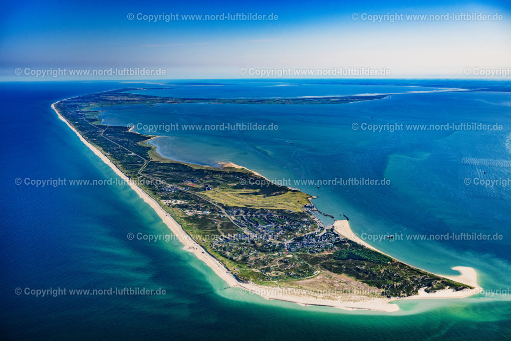 Sylt_Hörnum_ELS_2650210625 | HöRNUM (SYLT) 21.06.2025 Küstenbereich Nordseeinsel Sylt - Insel in Hörnum Gesamtübersicht über die Insel (Sylt) im Bundesland Schleswig-Holstein, Deutschland. Weiterführende Informationen bei: Sylt Marketing GmbH. // Coastal area of the North Sea island of Sylt - Island in Hoernum Overview of the island (Sylt) in the federal state of Schleswig-Holstein, Germany. Further information at: Sylt Marketing GmbH. Foto: Martin Elsen