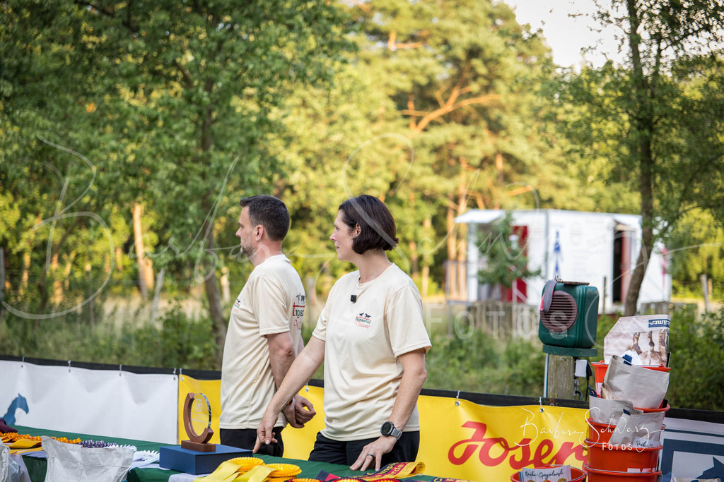 Siegerehrung_2026-06-27_23 | Stimmungsvolle Fotografie von Pferden, fotografische Begleitung von Veranstaltungen, Golfturnieren und Distanzritten - Realisiert mit Pictrs.com
