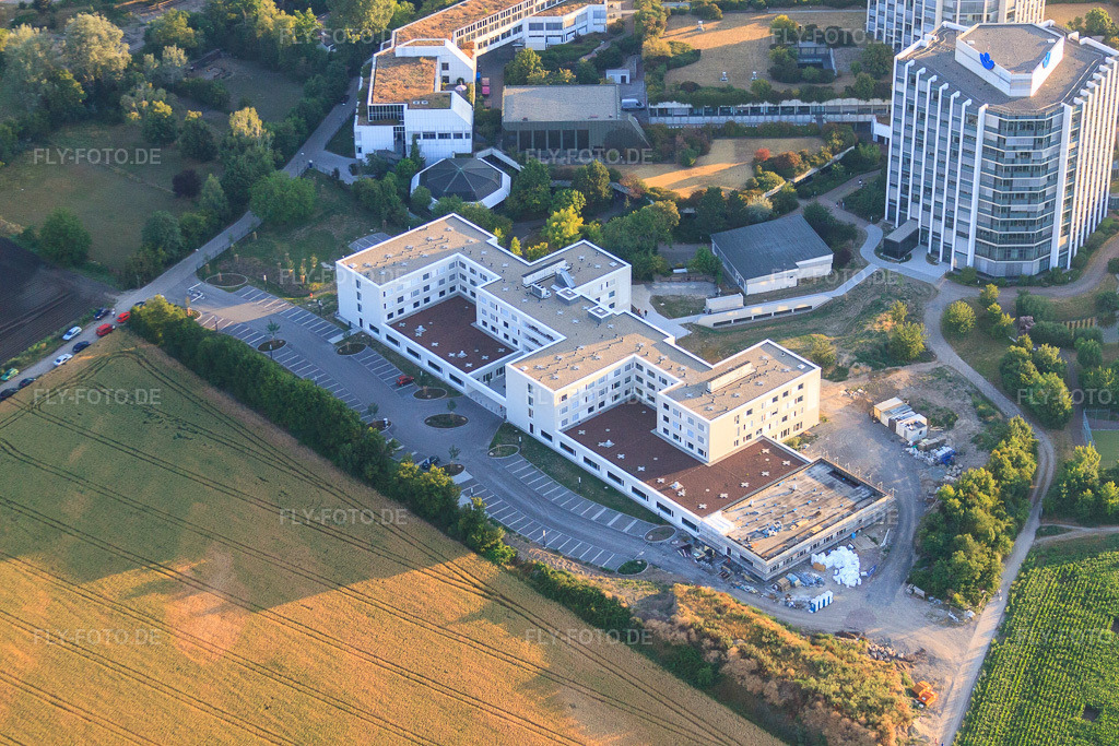 Luftbild: BG Klinik Ludwigshafen von Süden bei Sonnenaufgang im Ortsteil Oggersheim in Ludwigshafen im Bundesland Rheinland-Pfalz in Deutschland. Foto: IMG_69456.jpg vom 04.07.2014 durch Werner Riehm/FLY-FOTO.deAuflösung des Originals: 4752 x 3168 pxLinkedin