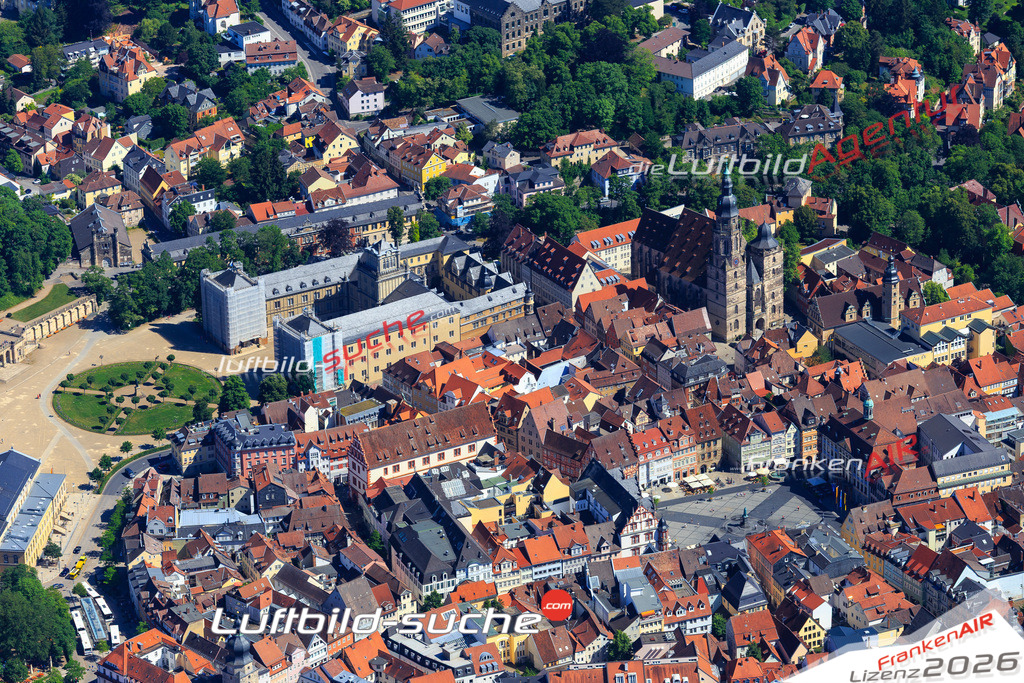 Die Luftaufnahme der Stadt Coburg wurde vom UL-Flugzeug heraus erstellt ( keine Drohne )- hohe Auflösung für beste Qualität