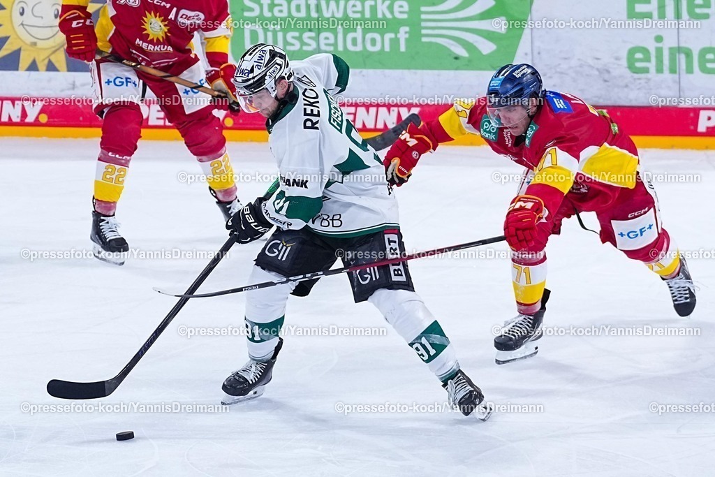 xYDRx12122501034 | 12.12.2025, xydrx, Eishockey, DEL2, Düsseldorfer EG - Bietigheim Steelers, PSD Bank Dome Düsseldorf: Mike Fischer (Bietigheim Steelers #91) im Zweikampf gegen Ture Linden (Düsseldorfer EG #71)Photo: xYannisxDreimannxPressefotoKochx