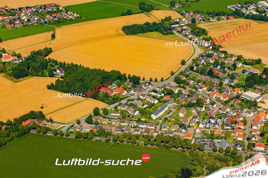 Helpup Oerlinghausen Bild- Das Luftbild wurde 2025 vom UL-Flugzeug heraus erstellt ( keine Drohne bzw. Drohnenaufnahme ) - Hochauflösende Luftaufnahme -Nicht vergleichbar mit Google Maps oder Satelittenbilder- Die Geschenkidee !Mit Lizenz und Bildrechte bestellbar - CC