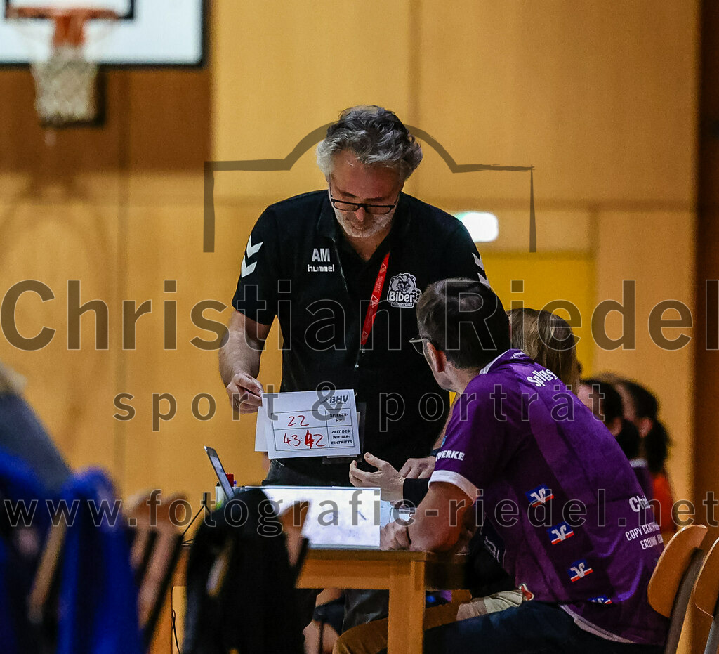2023-12-09_058_SpVgg_Altenerding_gegen_HSG_Freising-Neufahrn | Erding, Deutschland, 09.12.2023:
Handball, Bezirksoberliga Frauen Altbayern 2023 / 2024, 9. Spieltag, SpVgg Altenerding gegen HSG Freising-Neufahrn, Endergebnis: 29:28

Trainer Andreas Mittermeier (SpVgg Altenerding)

Foto: Christian Riedel / fotografie-riedel.net