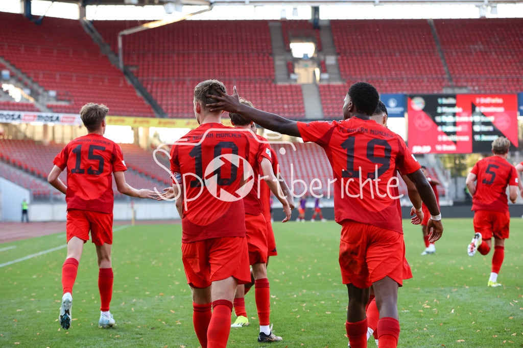 1. FC Nürnberg II - FC Bayern Amateure | Jubel nach dem Treffer zum 1-1 durch Timo Kern (FCB #10) / Treffer / Freude / Torschuezte