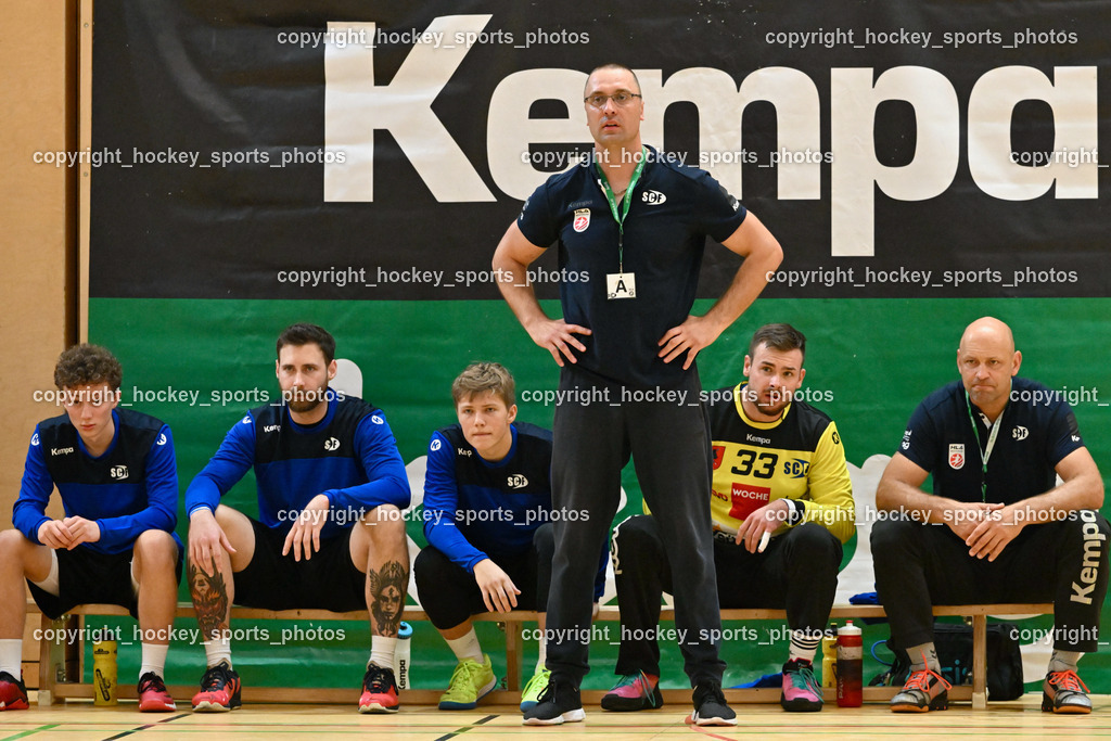 SC Ferlach vs. HC Linz AG 11.10.2023 | #2 LÄNGLE Caspar SC Ferlach, #6 KROBATH Leander SC Ferlach, Headcoach SC Ferlach ARNAUDOVSKI Risto, #33 STRIEBNIG Florian SC Ferlach, #9 SAGER Nico SC Ferlach, MIKLIN Gerald, SC Ferlach vs. HC Linz AG 11.10.2023, SC Ferlach vs. HC Linz AG am 11.10.2023 in Ferlach (Ballspielhalle Ferlach), Austria, (Photo by Bernd Stefan)