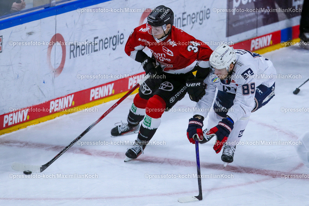 KoeDEL08032401069 | 08.03.2024, Köln, Eishockey, Penny DEL, 52. Spieltag, Lanxess-Arena, Kölner Haie - Adler Mannheim: Elias Lindner (Kölner Haie) gegen David Wolf (Adler Mannheim)