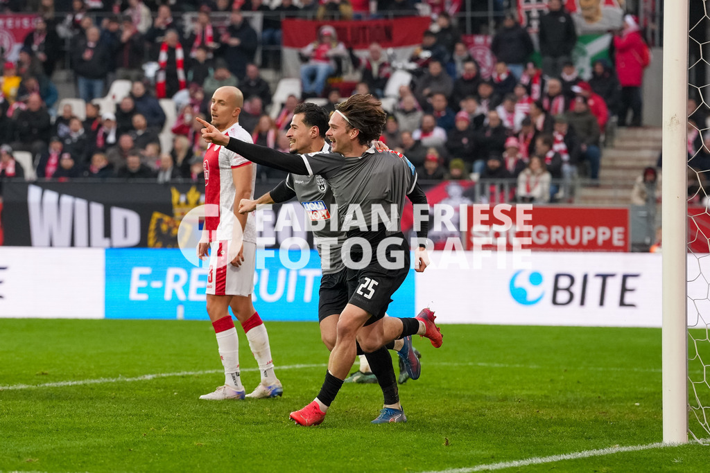 GER Rot-Weiss Essen vs. SSV Ulm, Fussball, 3. Liga, Spieltag 19, Saison 2025/2026, 20.12.2025 | GER Rot-Weiss Essen vs. SSV Ulm, Fussball, 3. Liga, Spieltag 19, Saison 2025/2026, 20.12.2025Foto: Fabian Friese - Realisiert mit Pictrs.com