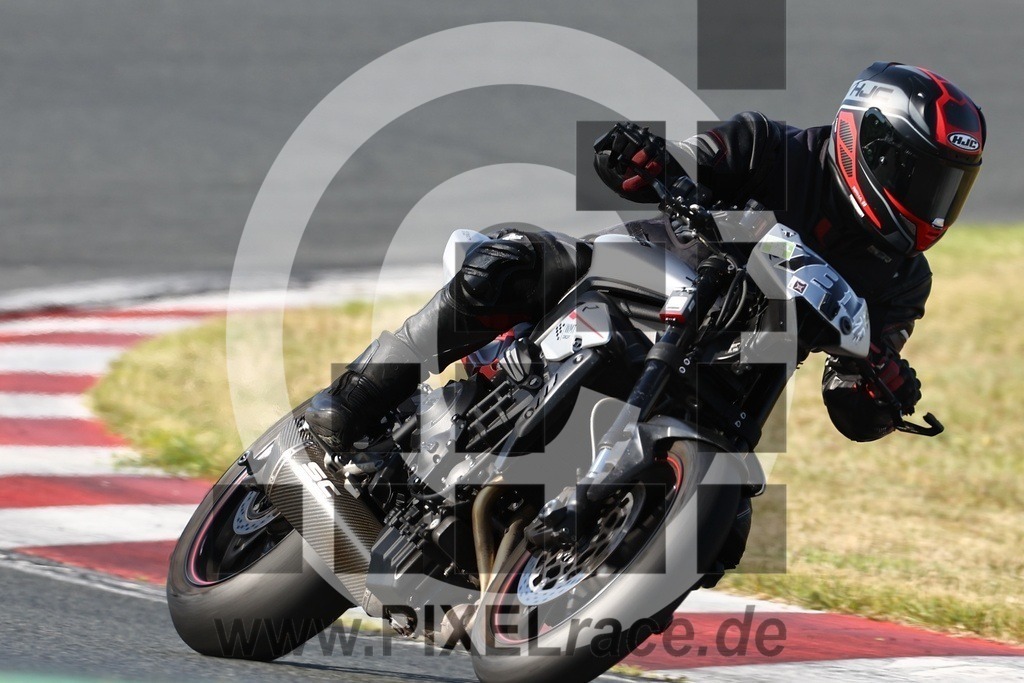 0731-20240719_06040 | Schöne Erinnerungen an spannende Momente - das festzuhalten ist unser Job. PIXELrace.de ist seit 2003 auf den Rennstrecken Europas unterwegs um die Action draußen beim Fahren und die wunderbare Stimmung imm Fahrerlager für euch einzufangen.