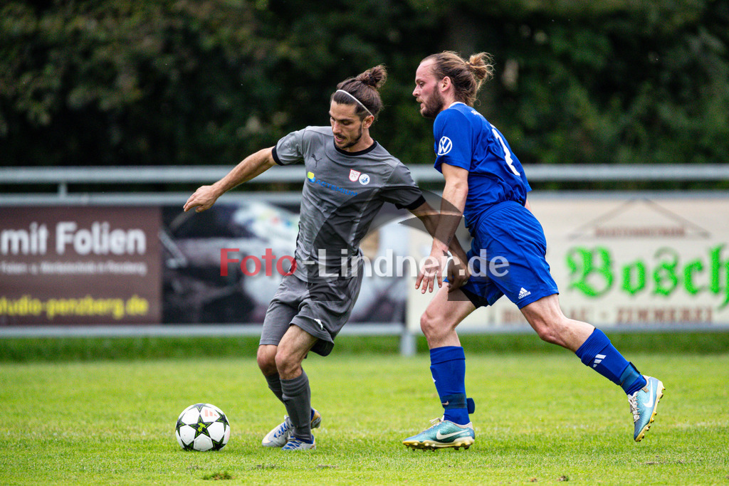 SG SV Eberfing/SV Söchering gegen SG TSV Schäftlarn / SC Baierbrunn | Fußball A-Klasse Herren Oberbayern Zugspitze Gruppe 5 6. Spieltag, SG SV Eberfing/SV Söchering gegen SG TSV Schäftlarn / SC Baierbrunn, 20240908,Duell zwischen Daniel FISCHER (SG TSV Schäftlarn/SC Baierbrunn 14) und Louis MAYET (SG SV Eberfing/SV Söchering 2),2024-09-08 in Obersöchering (Sportplatz Obersöchering), Daniel FISCHER (SG TSV Schäftlarn/SC Baierbrunn 14), Louis MAYET (SG SV Eberfing/SV Söchering 2)Copyright: WolfgangxLindner www.foto-lindner.de / shop.foto-lindner.de