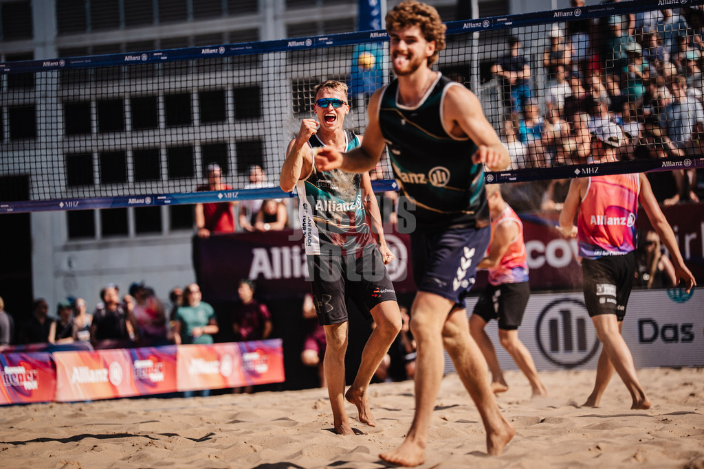Beachvolleyball | Männer | Allianz German Beach Tour 2025 | Tourstop Berlin | 16.08.2025 | hinten jubelt Cedrik Moede, vorne jubelt Luis Henrichs