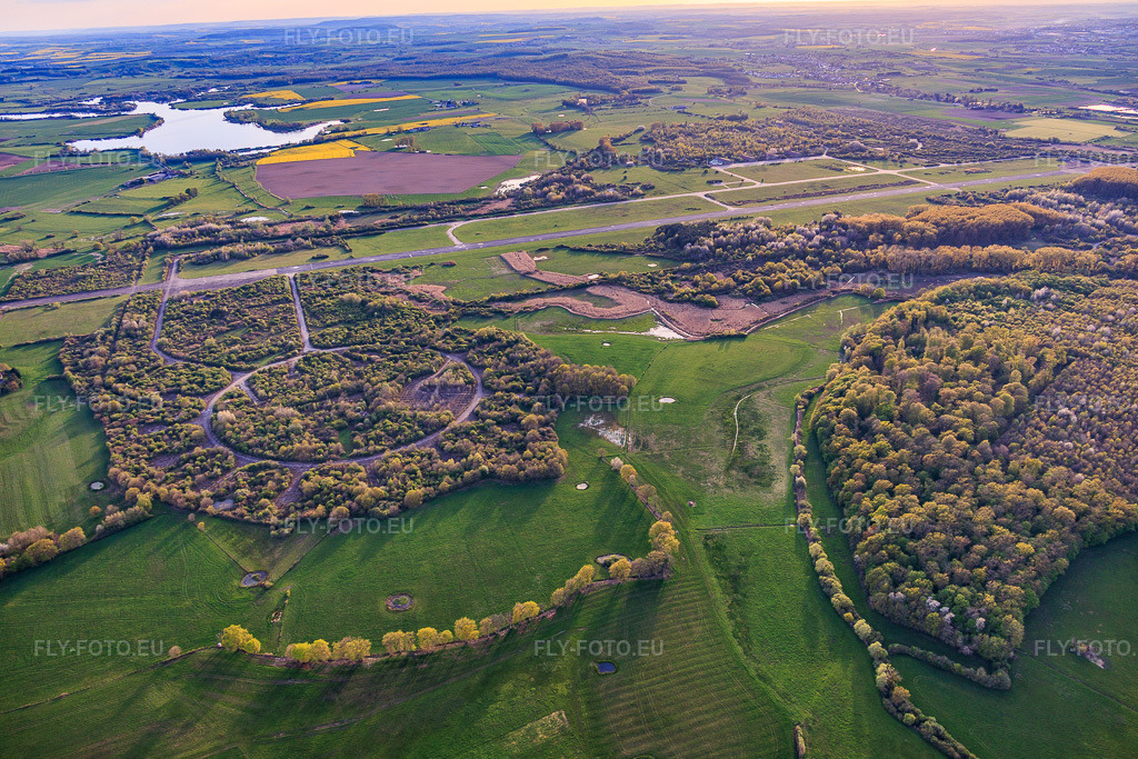 Vue aérienne: Ancien aérodrome militaire Grostenquin du nord-est à Grostenquin dans le département Moselle, France.Photo: IMG_154328.jpg prise le 17/04/2026 par Werner Riehm/FLY-FOTO.euRésolution de l'original: 6000 x 4000 px