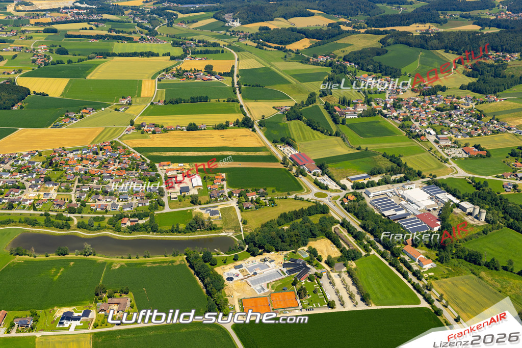 Aktuelles Luftbild von Unteriglbach Ortenburg - Die Luftaufnahme wurde 2022 mittels UL-Flugzeug erstellt ( keine Drohne ) - hochauflösende Kamera-Systeme von  Canon -Beste Qualität - Für grossformatige Ausdrucke geeignet. Die Geschenkidee !