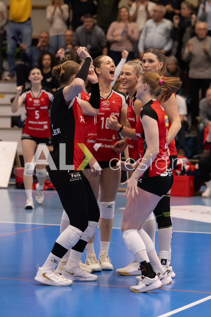 Volleyball I Frauen I Saison 2025-2026 I Volleyball NLA | Women I Round 16 I VC Kanti Schaffhausen - Viteos NUC I 31.01.2026 | VC Kanti Schaffhausen Spielerkreis - Team Jubel - Realisiert mit Pictrs.com